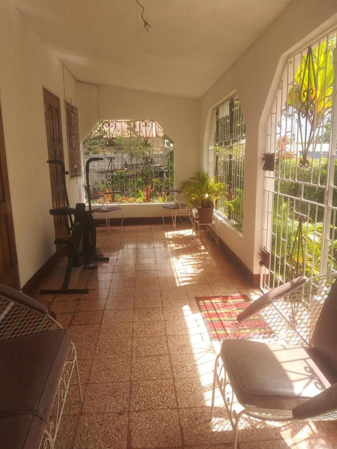 15 Min From The Airport In Kingston Jamaica Apartment Luaran gambar